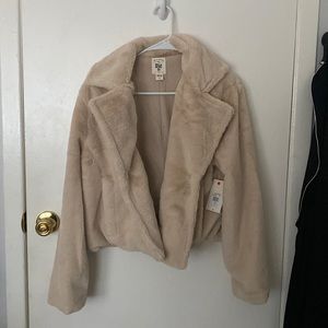 Beige furry cropped Billabong jacket, size large, brand new never worn!